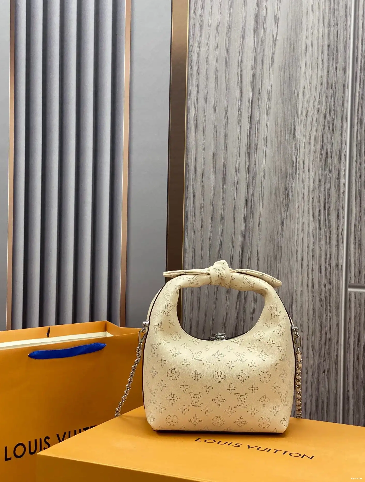 Cheap VUITTON LOUIS WHY KNOT PM 0627